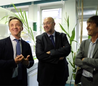 Stéphane Travert et Nicolas Hulot visitent l'IJPB lors de leur venue sur le site de l'INRA de Versailles